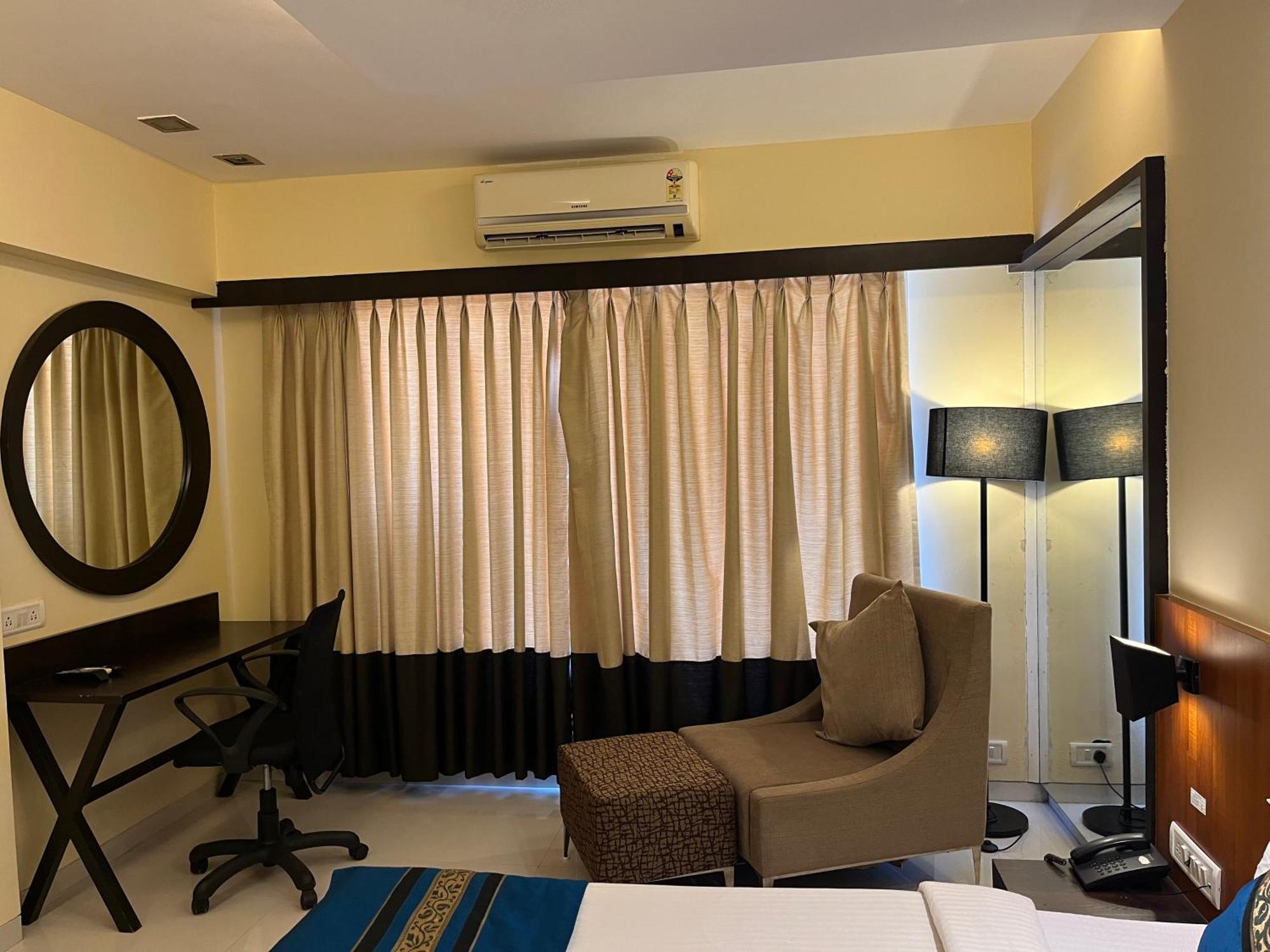Hotel Landmark Ratnāgiri Екстериор снимка