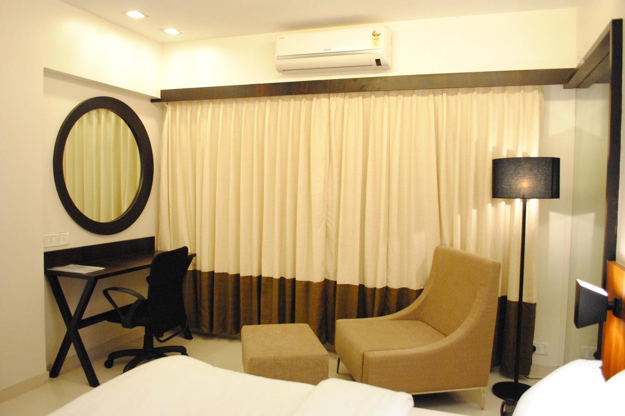 Hotel Landmark Ratnāgiri Екстериор снимка