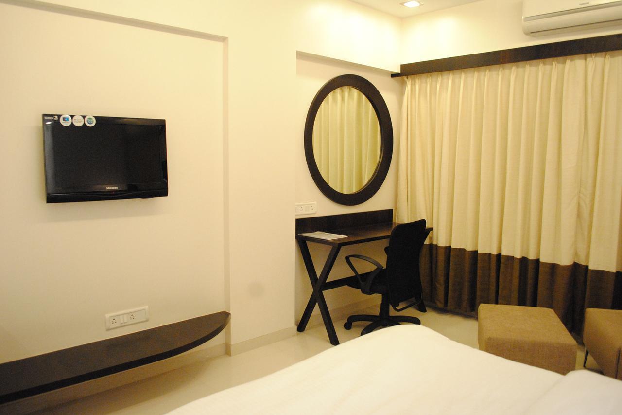 Hotel Landmark Ratnāgiri Екстериор снимка
