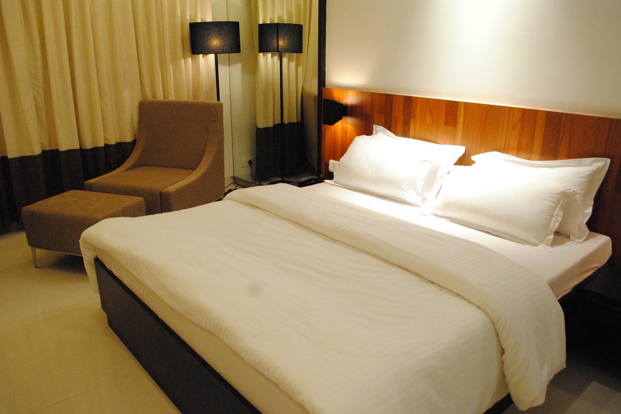 Hotel Landmark Ratnāgiri Екстериор снимка