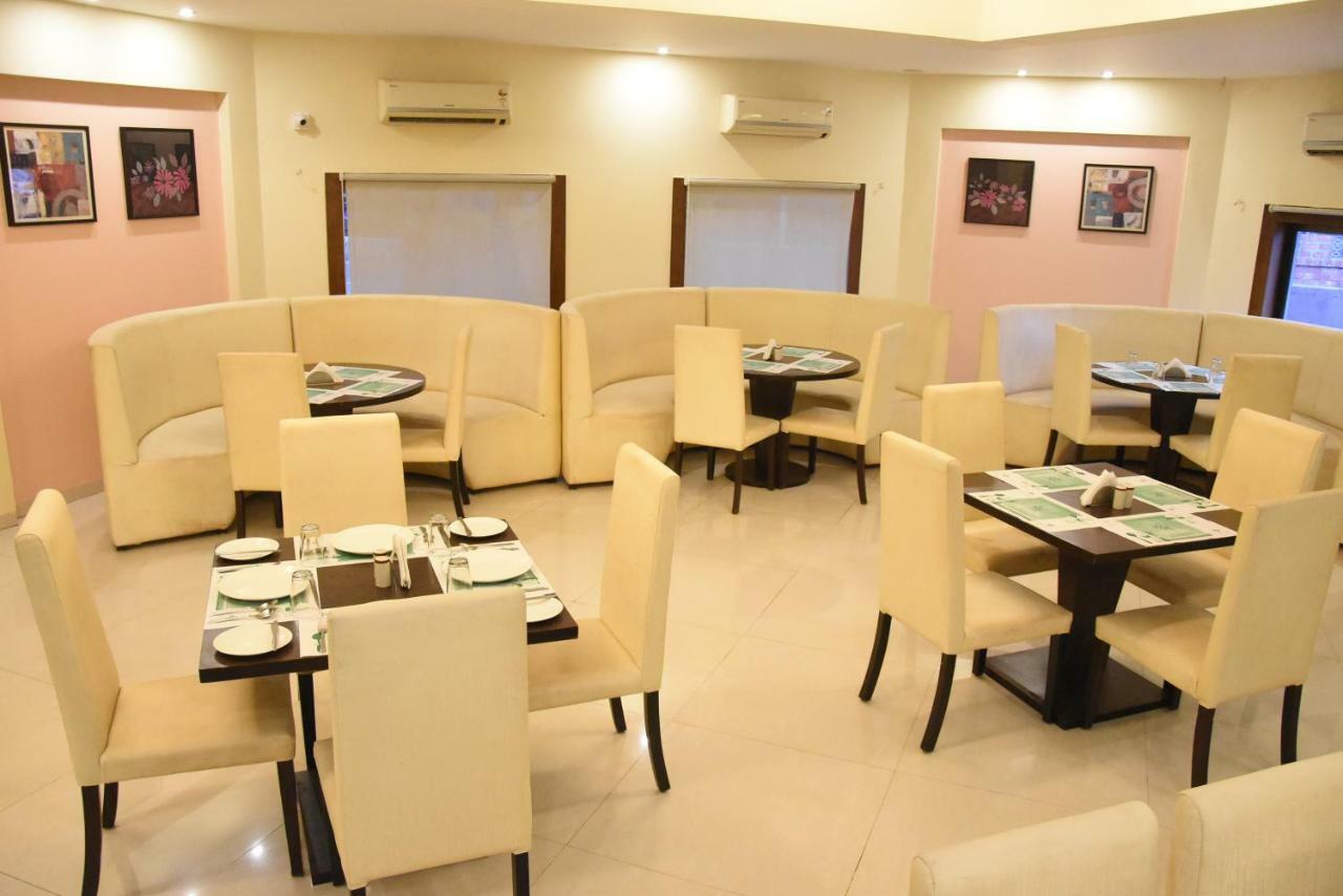Hotel Landmark Ratnāgiri Екстериор снимка