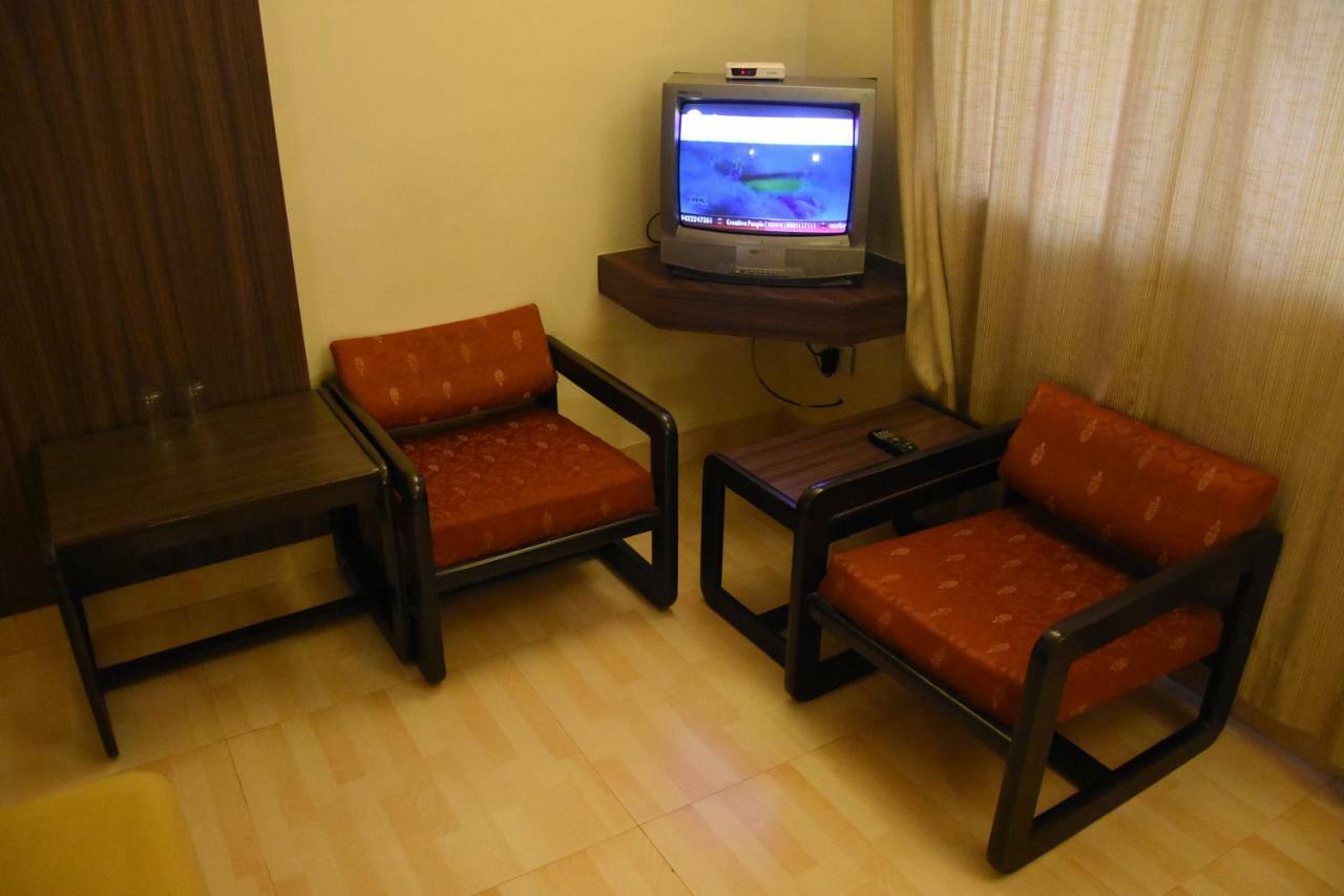 Hotel Landmark Ratnāgiri Екстериор снимка