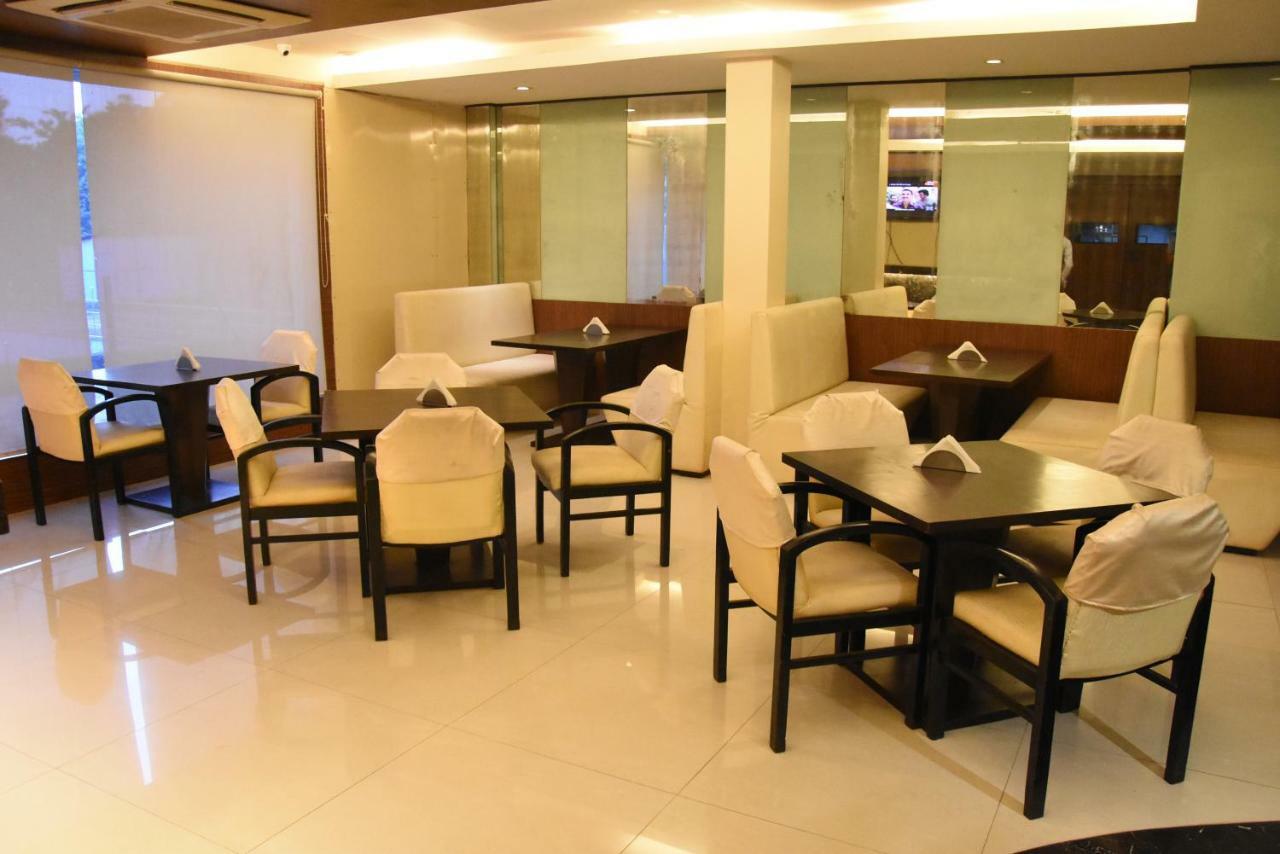 Hotel Landmark Ratnāgiri Екстериор снимка
