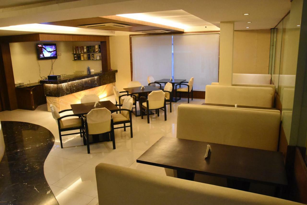 Hotel Landmark Ratnāgiri Екстериор снимка